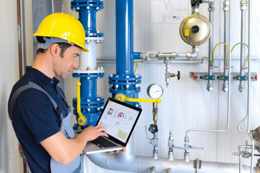 Root Cause Analysis (RCA): A Step-by-Step Guide to Solving Industrial Equipment Failures Engineers implementing corrective actions after Root Cause Analysis (RCA) in industrial plant